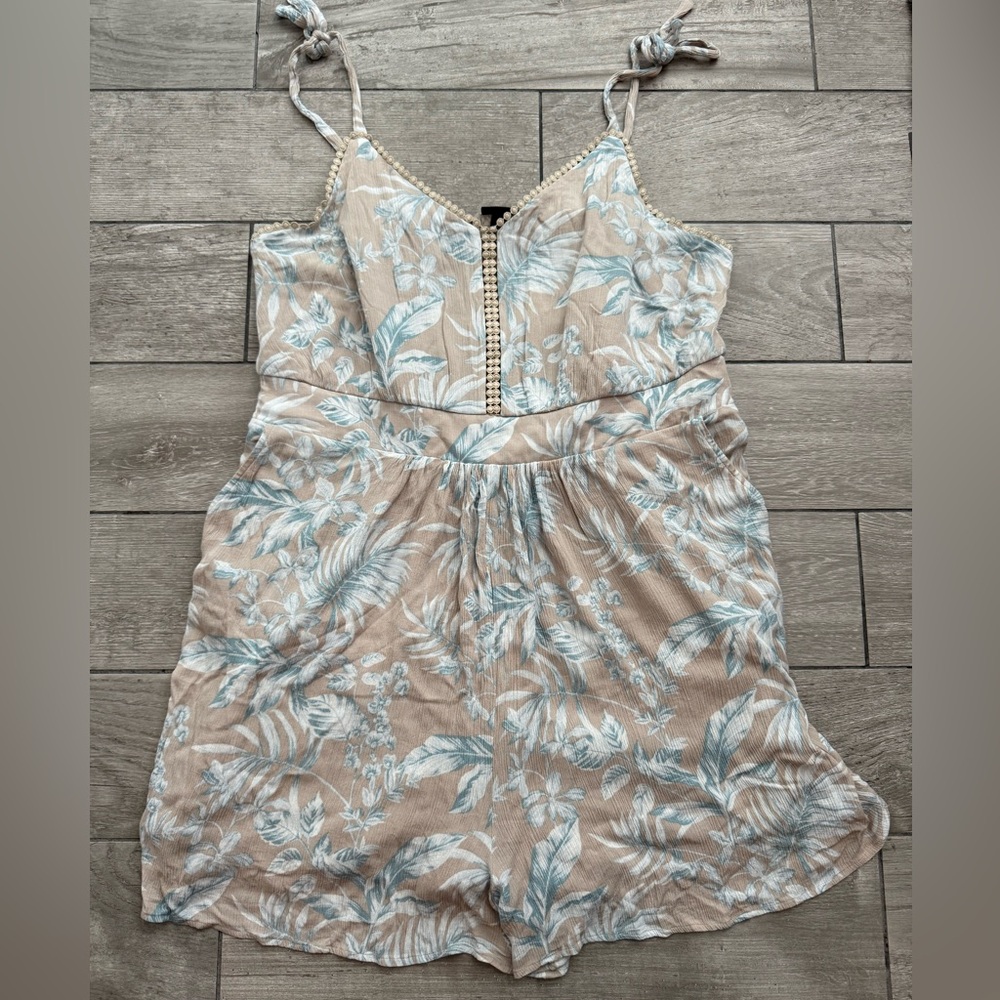 Torrid Romper Women Tropical Floral Beige Blue Crinkled Gauze Tie Strap 2X 18/20
